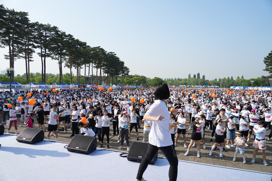 Participants of the Women Marathon Festival get ready for the race with pre-event stretching activities. [WOMEN MARATHON FESTIVAL]