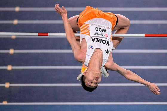 Korea's Woo Sang-hyeok competes in the men's final during the Indoor World Athletics Championships in Nanjing, China on March 21.  [AFP/YONHAP]