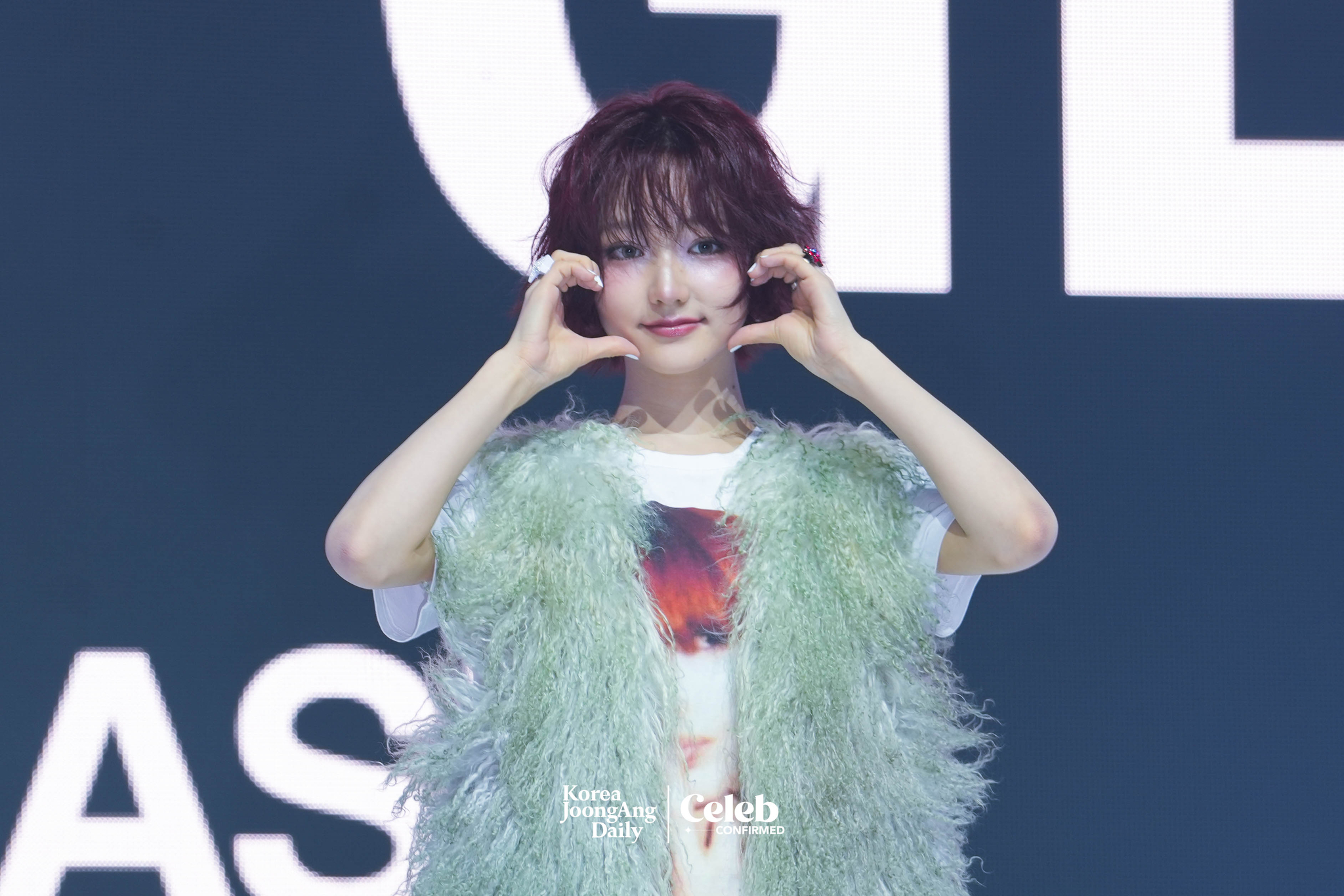 KiiiKiii's Jiyu poses for photos during a showcase held on March 24 at the Blue Square in central Seoul, for the release of its first EP “Uncut Gem.” [DANIELA GONZALEZ PEREZ]