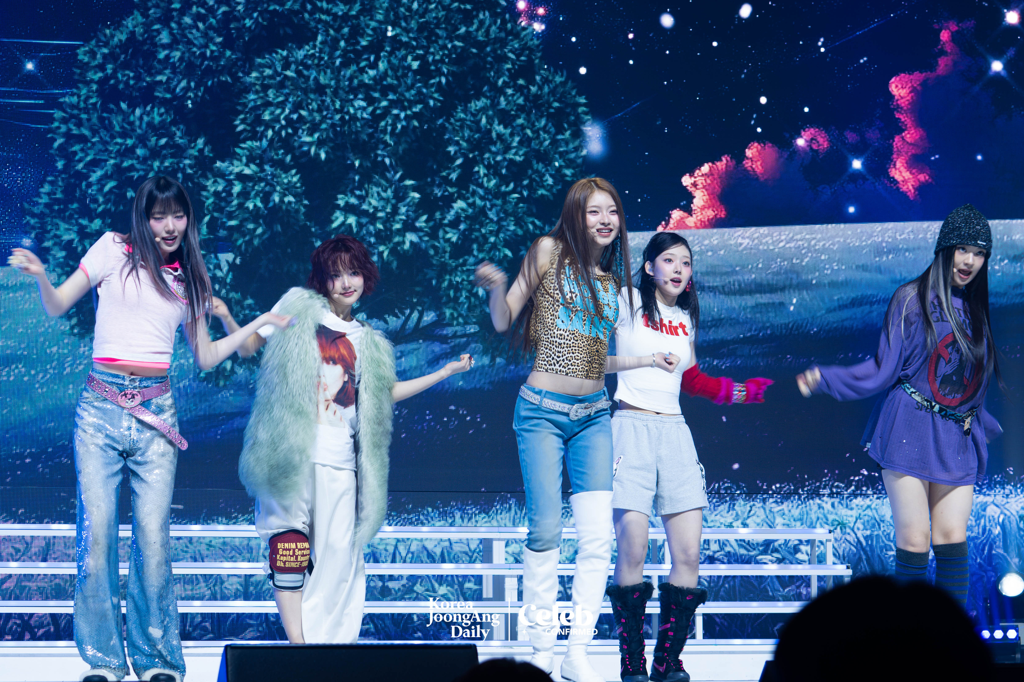 Girl group KiiiKiii performs lead track “I Do Me” during a showcase held on March 24 at the Blue Square in central Seoul. [DANIELA GONZALEZ PEREZ]