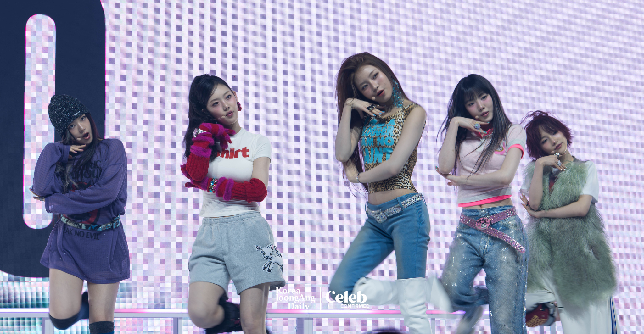 Girl group KiiiKiii performs B-side track “BTG” during a showcase held on March 24 at the Blue Square in central Seoul. [DANIELA GONZALEZ PEREZ]