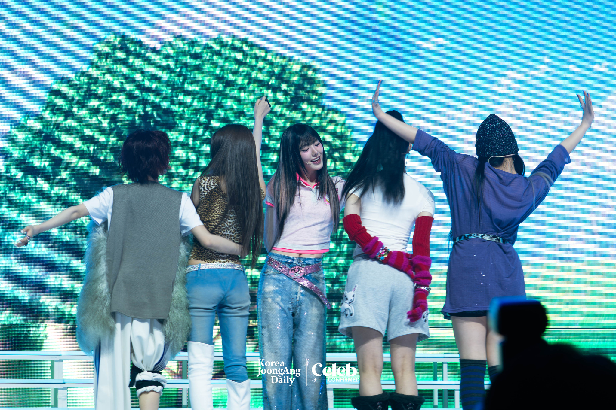 Girl group KiiiKiii performs lead track “I Do Me” during a showcase held on March 24 at the Blue Square in central Seoul. [DANIELA GONZALEZ PEREZ]