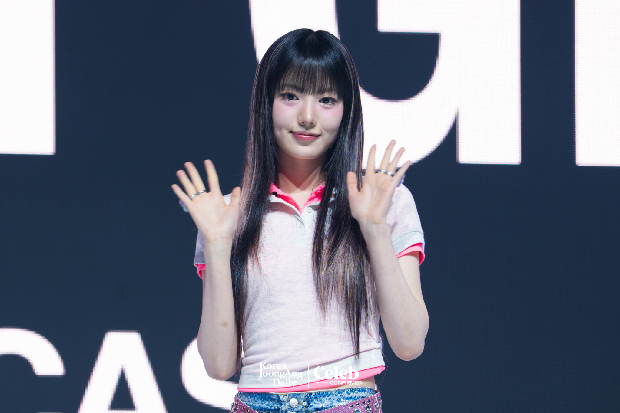 KiiiKiii's Sui poses for photos during a showcase held on March 24 at the Blue Square in central Seoul, for the release of its first EP “Uncut Gem.” [DANIELA GONZALEZ PEREZ]