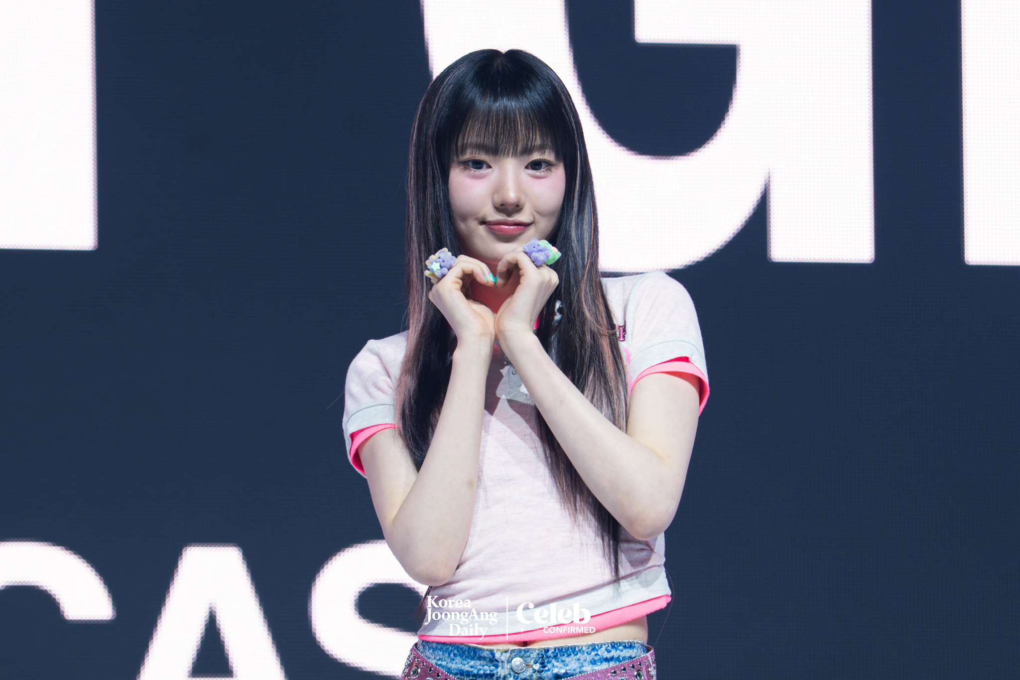 KiiiKiii's Sui poses for photos during a showcase held on March 24 at the Blue Square in central Seoul, for the release of its first EP “Uncut Gem.” [DANIELA GONZALEZ PEREZ]