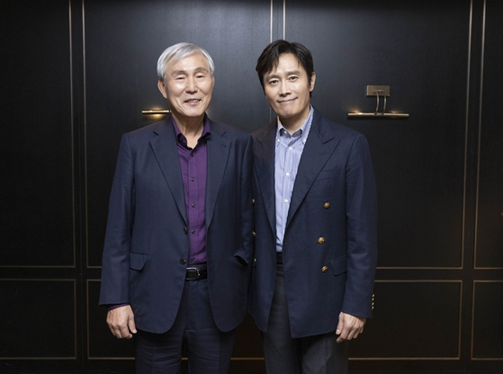 Go player Cho Hun-hyun, left, and actor Lee Byung-hun pose for a photo. [BY4M STUDIO]