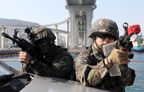 South Korea-U.S. joint military exercise Freedom Shield is conducted on March 19 near Busan Harbor Bridge in Yeongdo District, Busan. [NEWS1] 