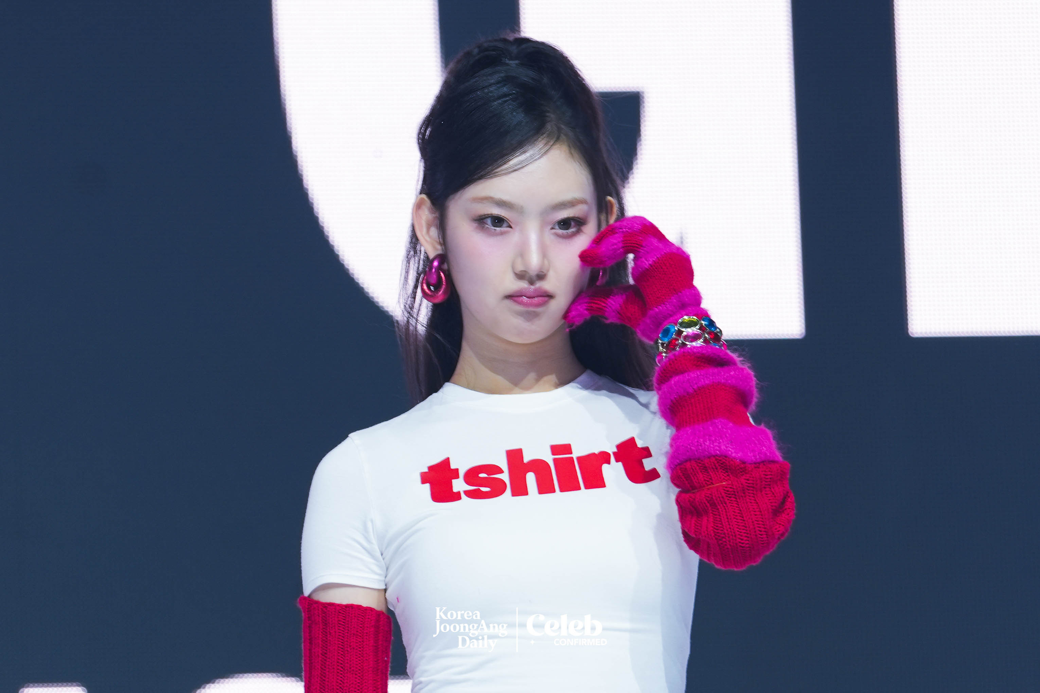KiiiKiii's Leesol poses for photos during a showcase held on March 24 at the Blue Square in central Seoul, for the release of its first EP “Uncut Gem.” [DANIELA GONZALEZ PEREZ]