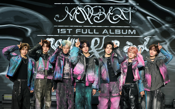 Members of boy band Newbeat pose for photos during the band's debut showcase held on March 24 at the Ilchi Art Hall in southern Seoul. [NEWS1]