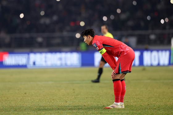 Son Heung-min reacts after the final whistle of a World Cup qualifier between Korea and Oman at Goyang Stadium in Goyang, Gyeonggi on March 20.  [NEWS1]