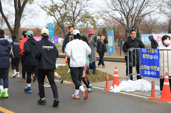 The Happy Store Marathon takes place in Yeouido Hangang Park in western Seoul on April 13 this year. [HAPPY STORE MARATHON]
