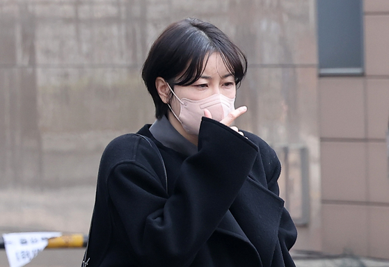 Former President Moon Jae-in's daughter Moon Da-hye walks out of Seoul Western District Court in Mapo District, western Seoul, on March 20. [NEWS1]