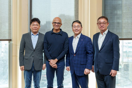 From left, LG Energy Solution CEO Kim Dong-myung, Microsoft CEO Satya Nadella, LG Electronics CEO William Cho and LG CNS CEO Hyun Shin-gyoon pose for a photo after a meeting held in Seoul on March 26. [SCREEN CAPTURE] 
