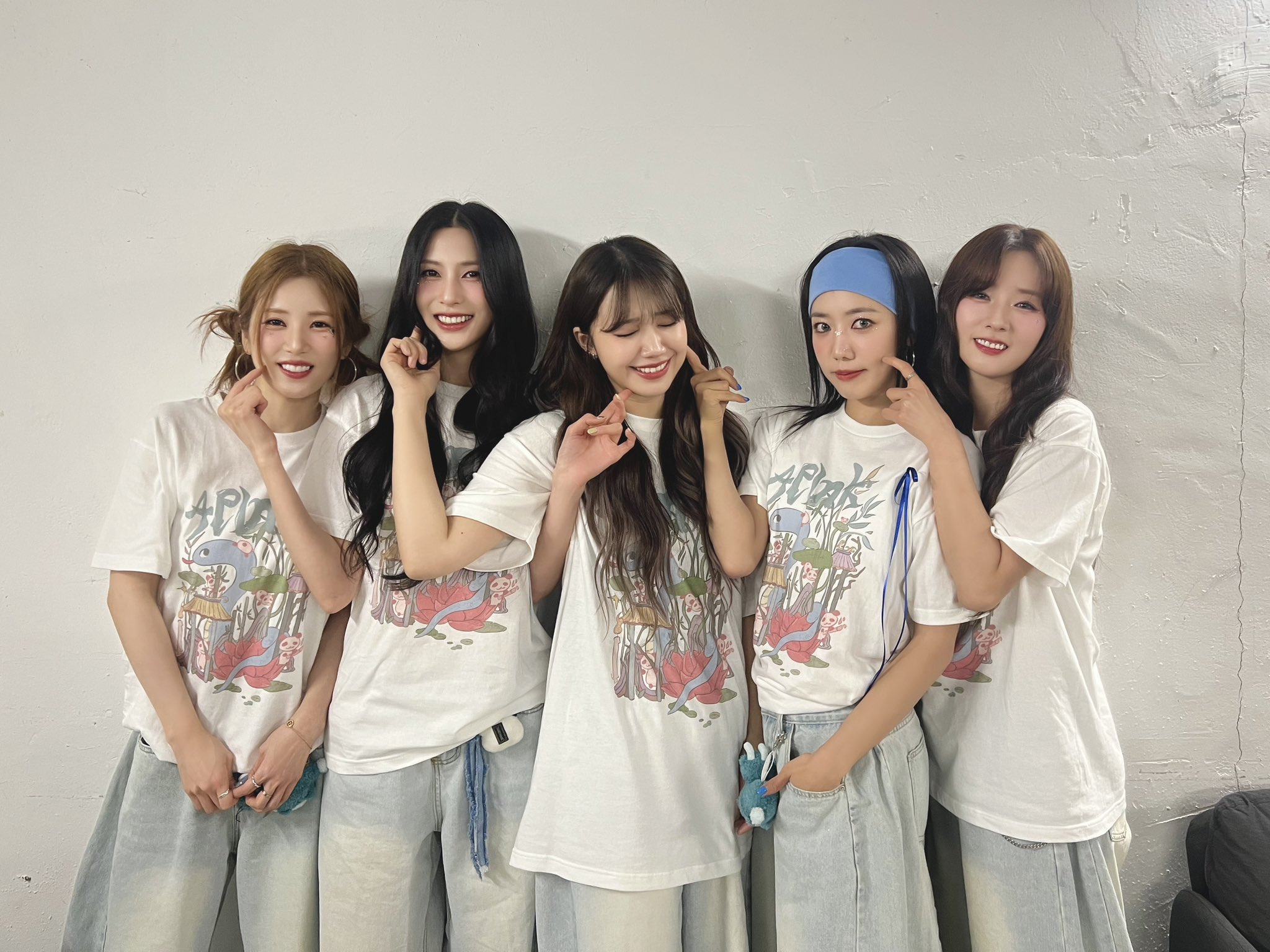Girl group Apink [CHOI CREATIVE LAB]