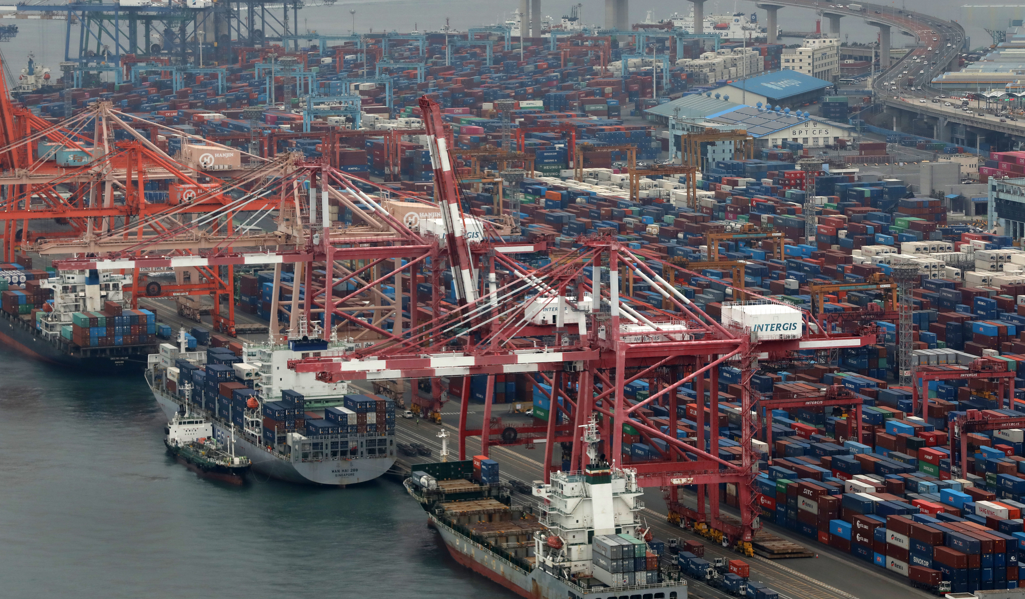 Containers are stacked at a port in Busan on March 2. [NEWS1] 