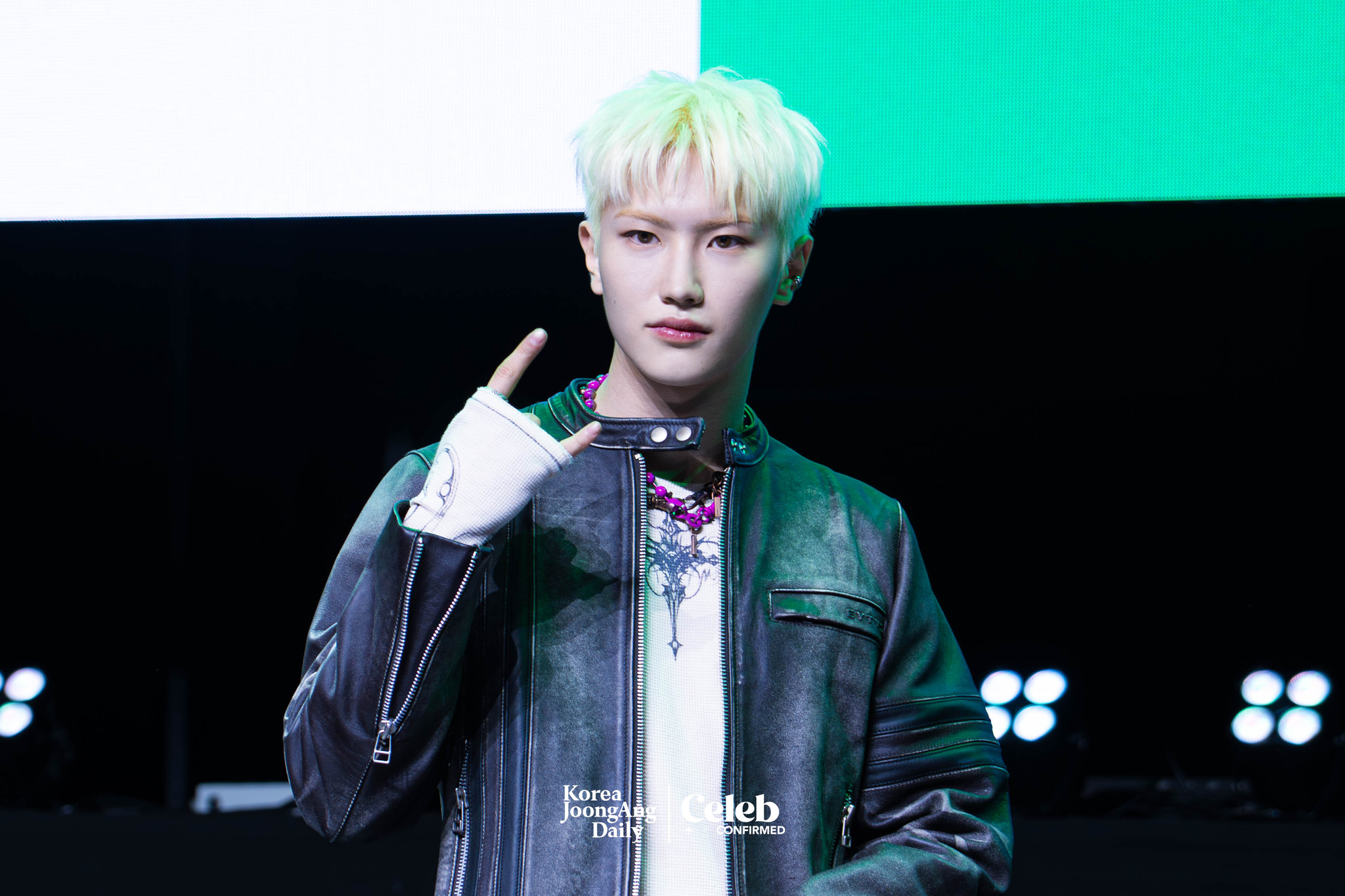 TNX's Taehun poses for photos during a showcase held on March 26 at Yes24 Wanderloch Hall in western Seoul for the release of its fourth EP “For Real?” [DANIELA GONZALEZ PEREZ]