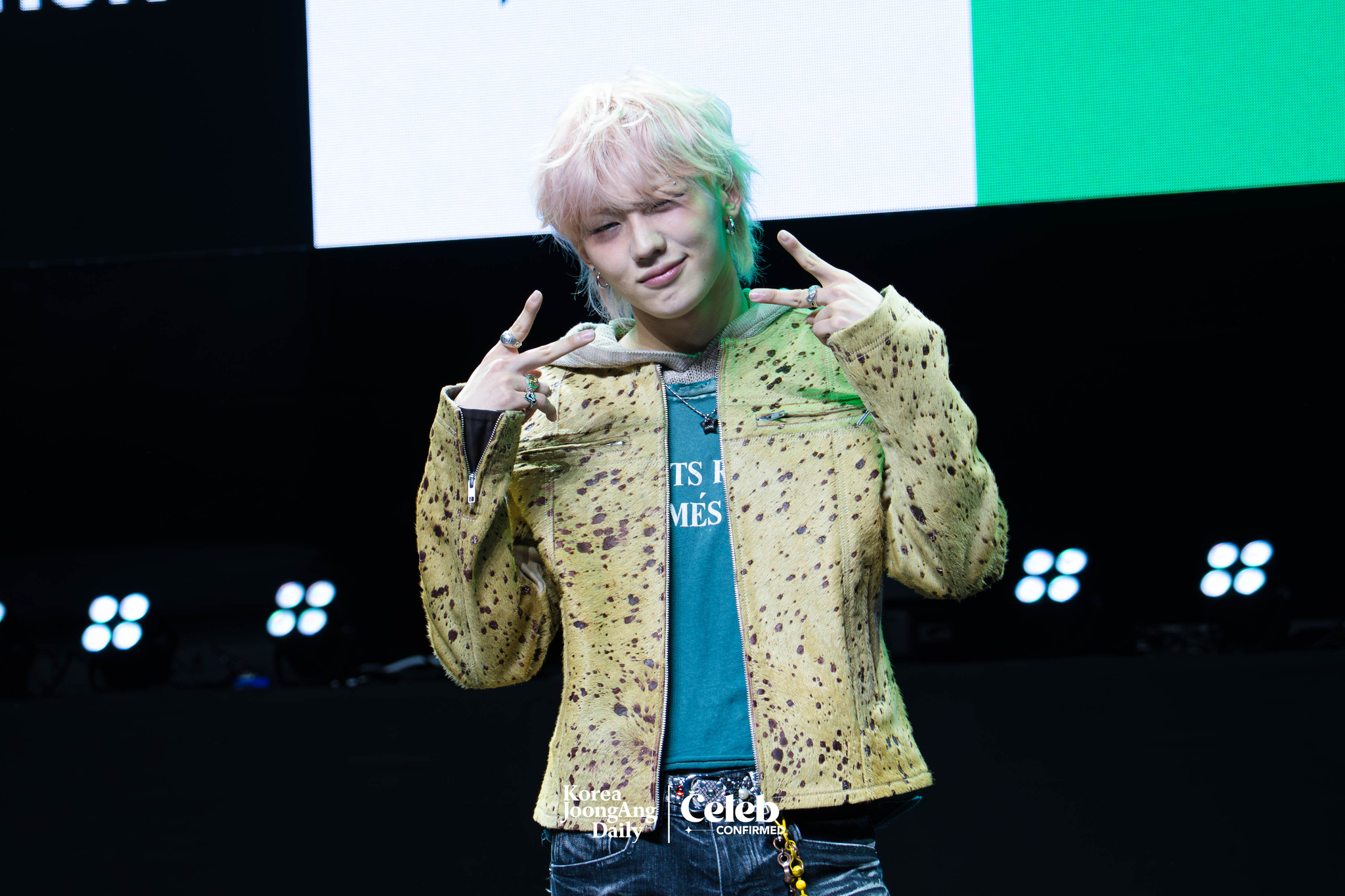 TNX's Junhyeok poses for photos during a showcase held on March 26 at Yes24 Wanderloch Hall in western Seoul for the release of its fourth EP “For Real?” [DANIELA GONZALEZ PEREZ]