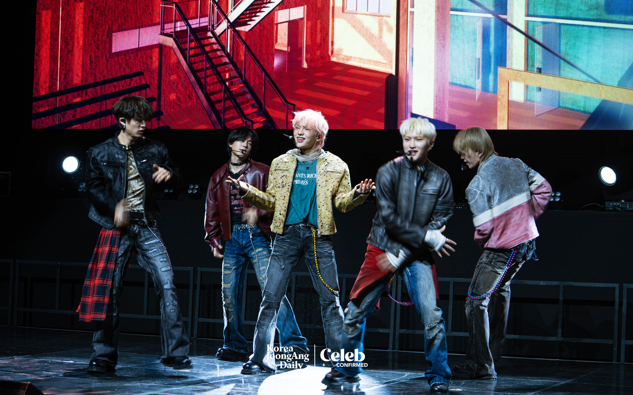 Boy band TNX performs lead track “For Real?” during a showcase held on March 26 at Yes24 Wanderloch Hall in western Seoul for the release of its fourth EP “For Real?” [DANIELA GONZALEZ PEREZ]