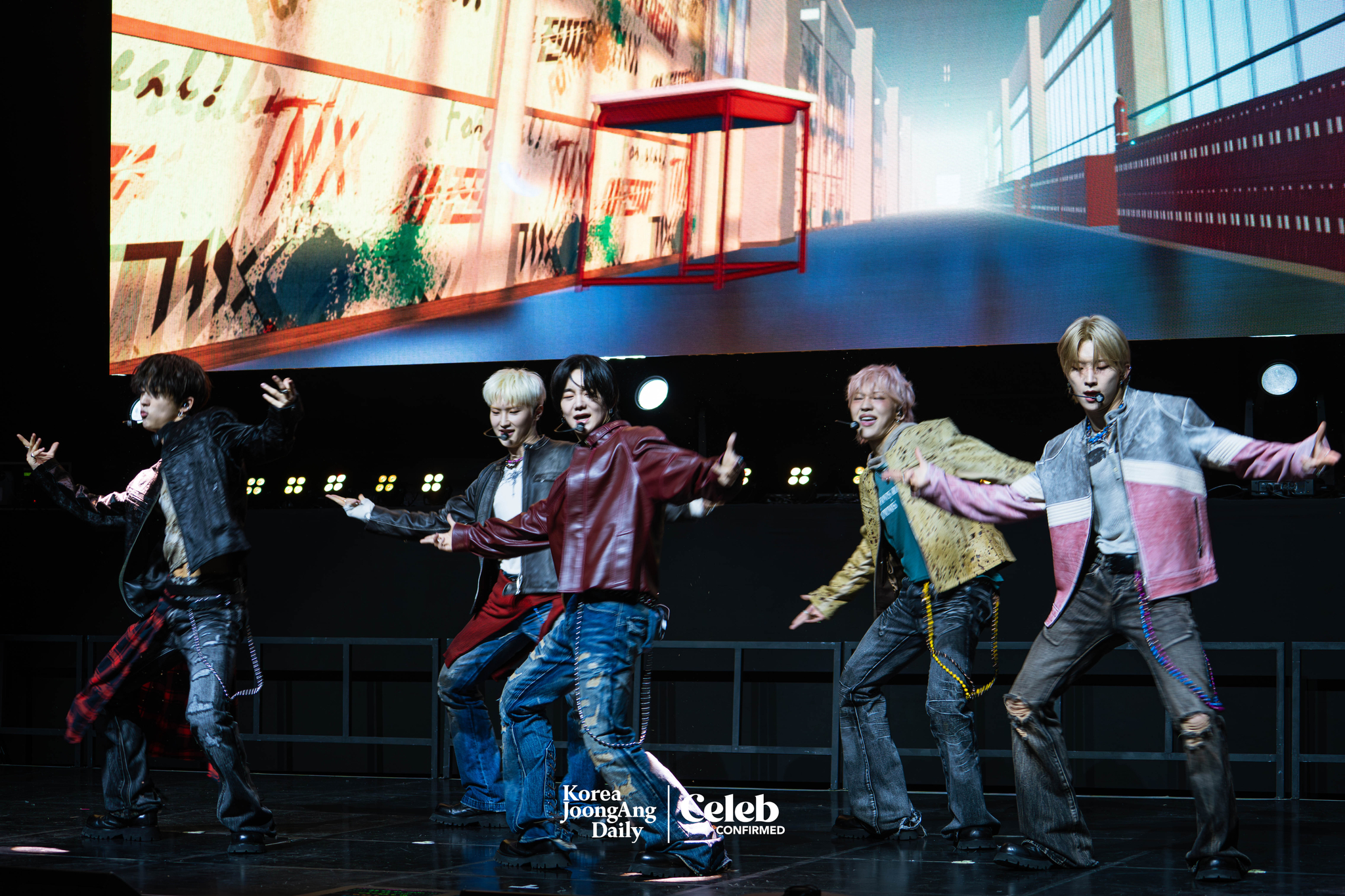Boy band TNX performs lead track “For Real?” during a showcase held on March 26 at Yes24 Wanderloch Hall in western Seoul for the release of its fourth EP “For Real?” [DANIELA GONZALEZ PEREZ]