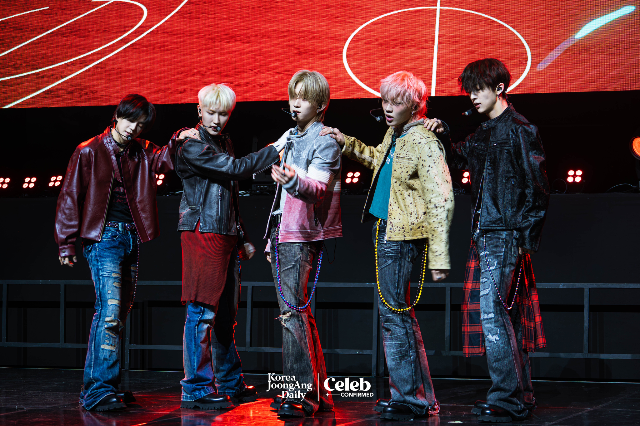Boy band TNX performs lead track “For Real?” during a showcase held on March 26 at Yes24 Wanderloch Hall in western Seoul for the release of its fourth EP “For Real?” [DANIELA GONZALEZ PEREZ]