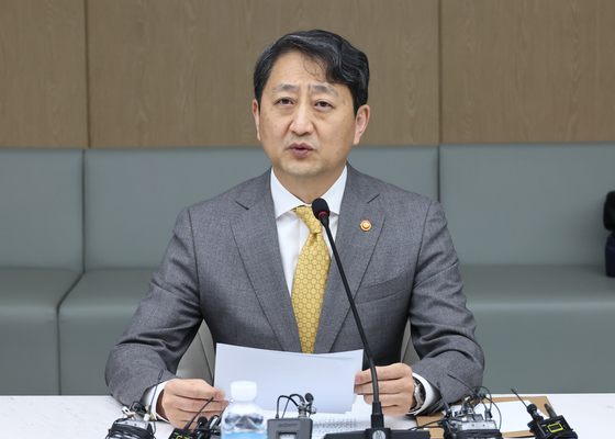 Industry Minister Ahn Duk-geun speaks during a public-private meeting on U.S. tariff issues in Seoul on March 12. [YONHAP] 