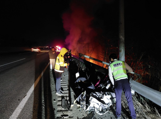 Police look through the wreckage of a car that crashed and burned at the Seohaean Expressway in Gyeonggi on March 27. [GYEONGGI FIRE SERVICES]