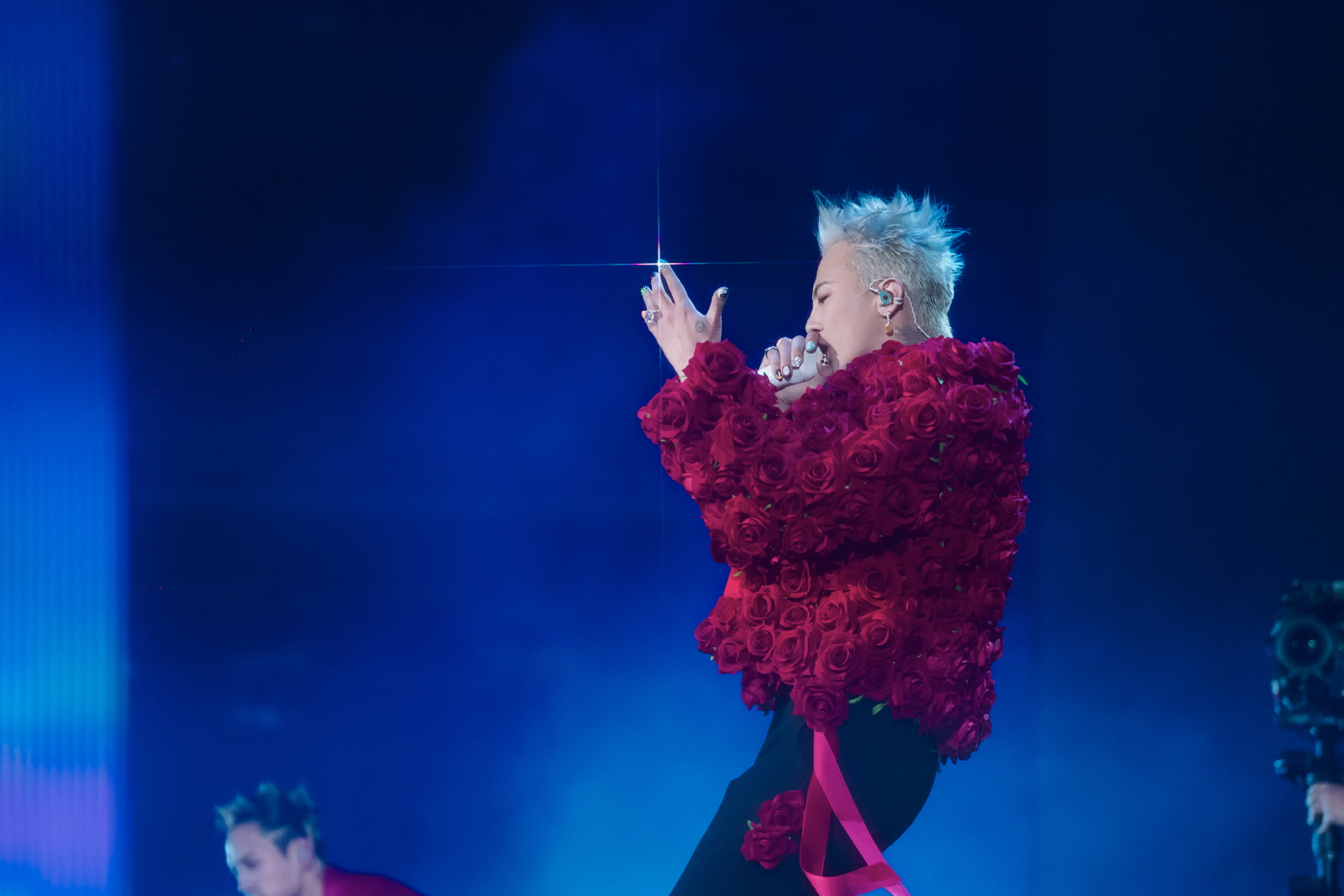 Singer G-Dragon performs during the domestic leg of his “Ubermensch” world tour, which took place on March 29 and 30 at Goyang Stadium in Goyang, Gyeonggi. [GALAXY CORPORATION]