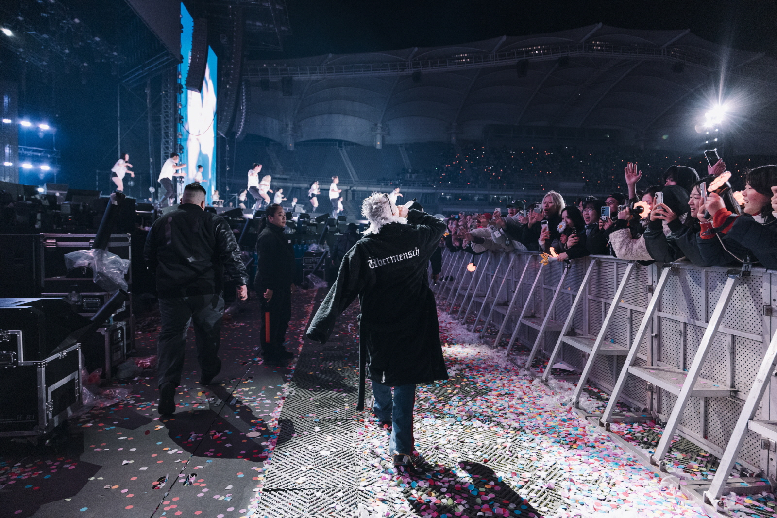 Singer G-Dragon performs during the domestic leg of his “Ubermensch” world tour, which took place on March 29 and 30 at Goyang Stadium in Goyang, Gyeonggi. [GALAXY CORPORATION]