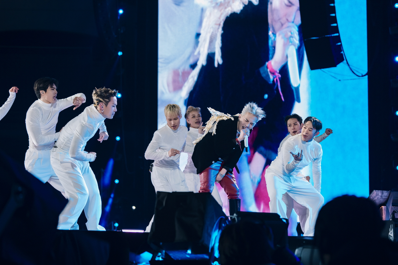 Singer G-Dragon performs during the domestic leg of his “Ubermensch” world tour, which took place on March 29 and 30 at Goyang Stadium in Goyang, Gyeonggi. [GALAXY CORPORATION]