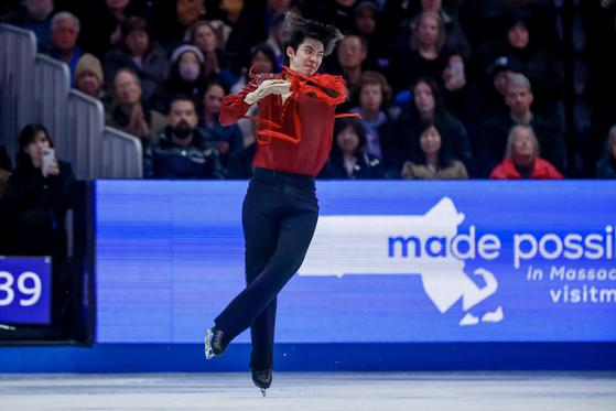 Cha Jun-hwan competes at the World Figure Skating Championships at TD Garden in Boston on March 29. [EPA/YONHAP] 