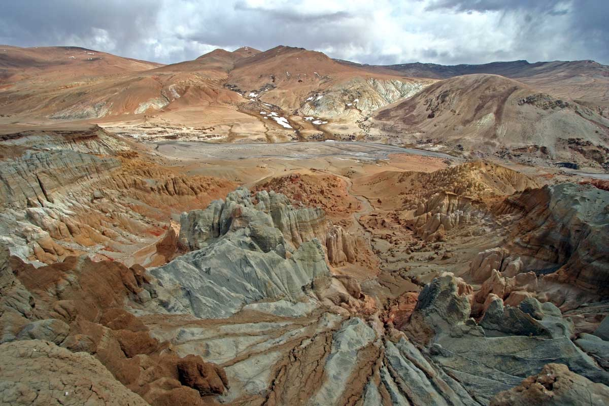 Zhangzhung area on the Tibetan Plateau.. [KIM SEUNG-JUNG] 