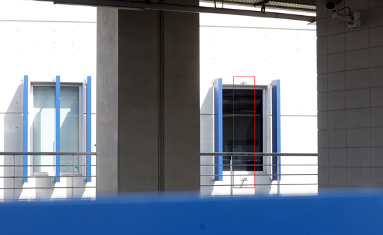 This picture taken on March 30 shows a piece of aluminum structure missing from the wall, right, at Changwon NC Park in Changwon, South Gyeongsang. [YONHAP]