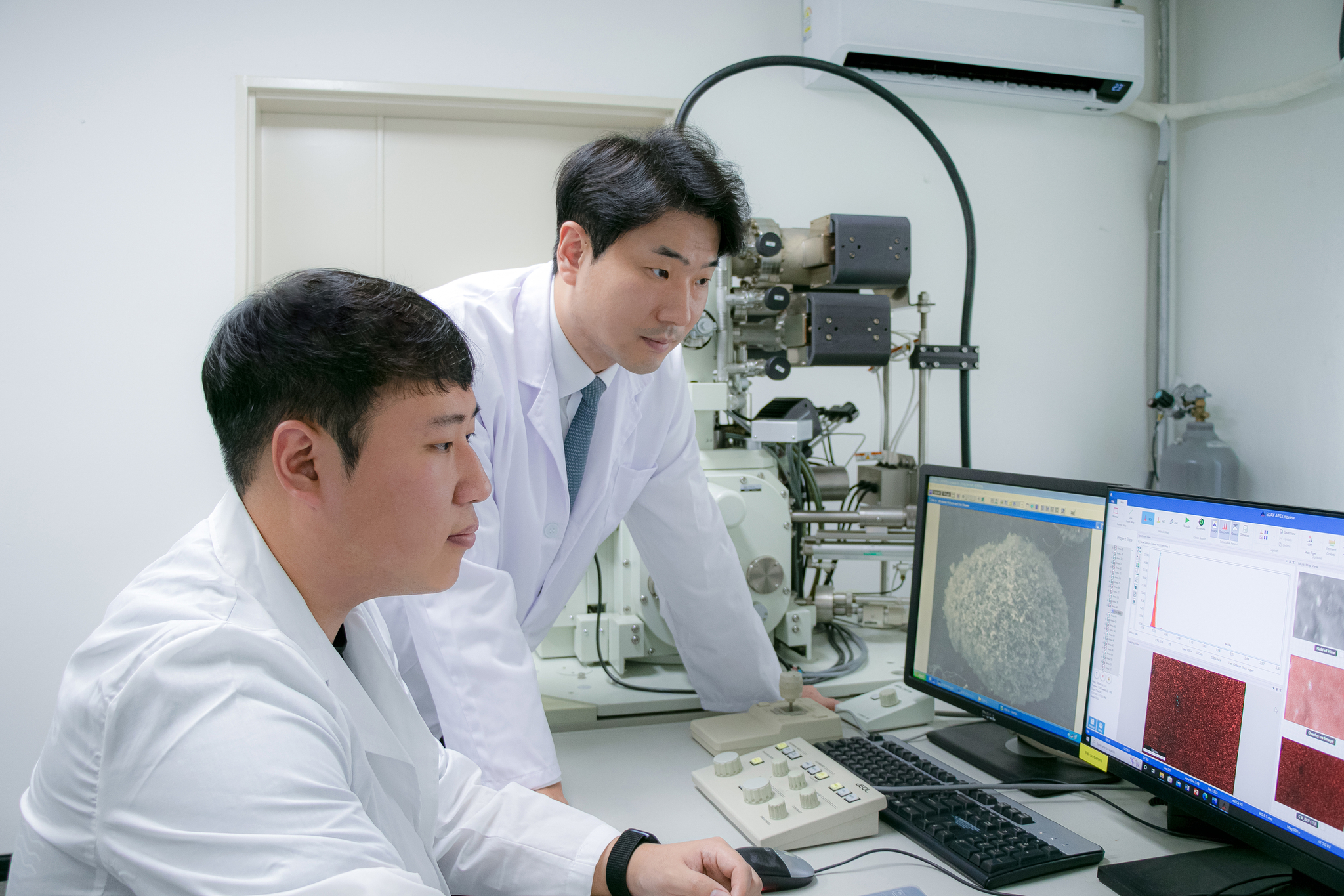 Pukyong National University researchers conduct research in secondary batteries. [PUKYONG NATIONAL UNIVERSITY]