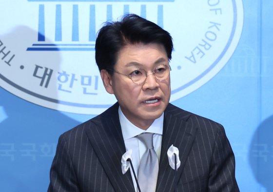 Former People Power Party lawmaker Chang Je-won speaks during a press conference at the National Assembly on Dec. 12, 2023. [YONHAP]