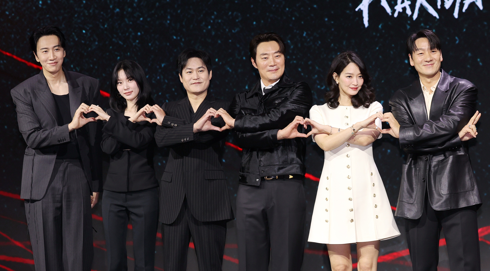 The cast of Netflix's crime thriller ″Karma″ poses for photos during the series' press conference held in Jongno District, central Seoul, on March 31. From left are actors Lee Kwang-soo, Gong Seung-yeon, Kim Sung-kyun, Lee Hee-jun, Shin Min-a and Park Hae-soo. [YONHAP]