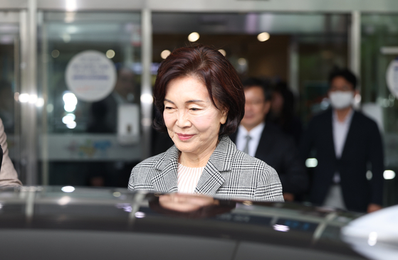 Hong Ra-hee, the widow of late Samsung Chairman Lee Kun-hee, steps out of an event raising awareness on childhood cancers and rare diseases at the Seoul National University Hospital in central Seoul on Oct. 21, 2024. [YONHAP]