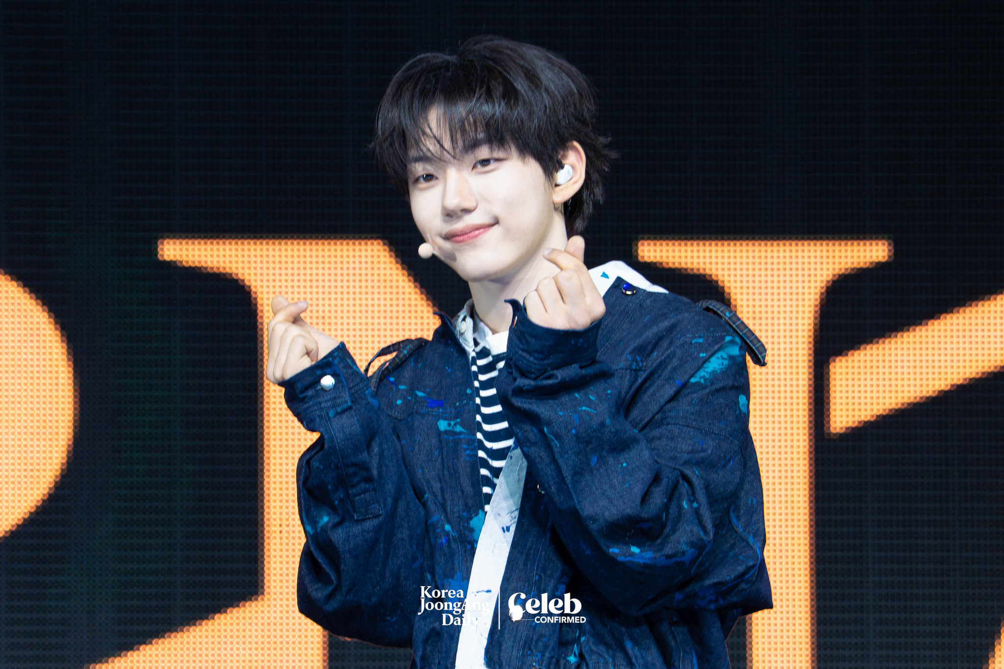 Close Your Eyes' Seo Kyoung-bae poses for photos during a showcase held at the Yes24 Live Hall in eastern Seoul on April 2 for the release of the first EP “Eternalt.” [DANIELA GONZALEZ PEREZ]