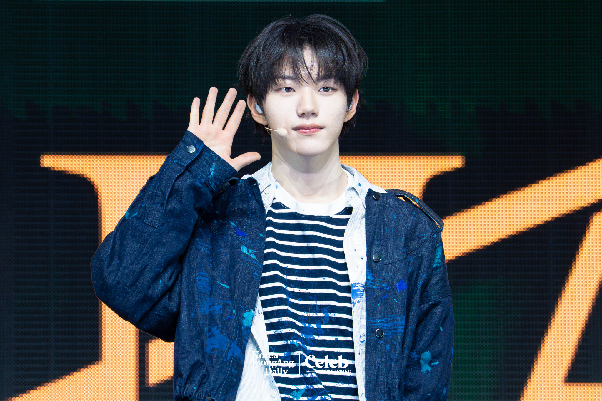 Close Your Eyes' Seo Kyoung-bae poses for photos during a showcase held at the Yes24 Live Hall in eastern Seoul on April 2 for the release of the first EP “Eternalt.” [DANIELA GONZALEZ PEREZ]