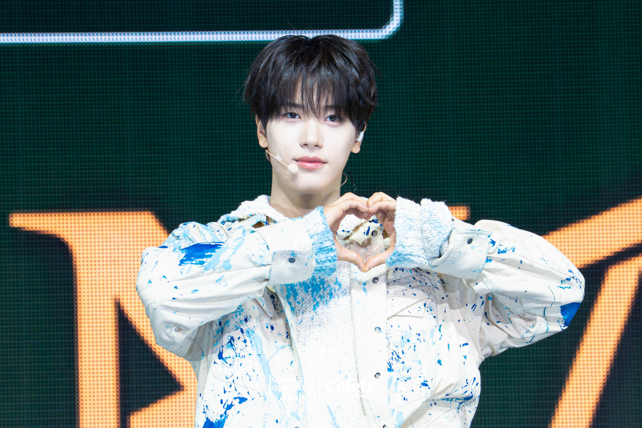 Close Your Eyes' Song Seung-ho poses for photos during a showcase held at the Yes24 Live Hall in eastern Seoul on April 2 for the release of the first EP “Eternalt.” [DANIELA GONZALEZ PEREZ]