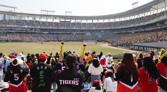 Kia Tigers fans cheer for the team during a game against the NC Dinos at Gwangju-Kia Champions Field in Gwangju on March 23.  [YONHAP]