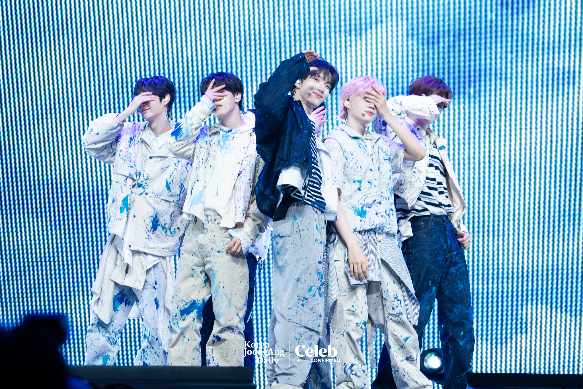 Boy band Close Your Eyes performs the lead track “All My Poetry” during a showcase held at the Yes24 Live Hall in eastern Seoul on April 2 for the release of the first EP “Eternalt.” [DANIELA GONZALEZ PEREZ]
