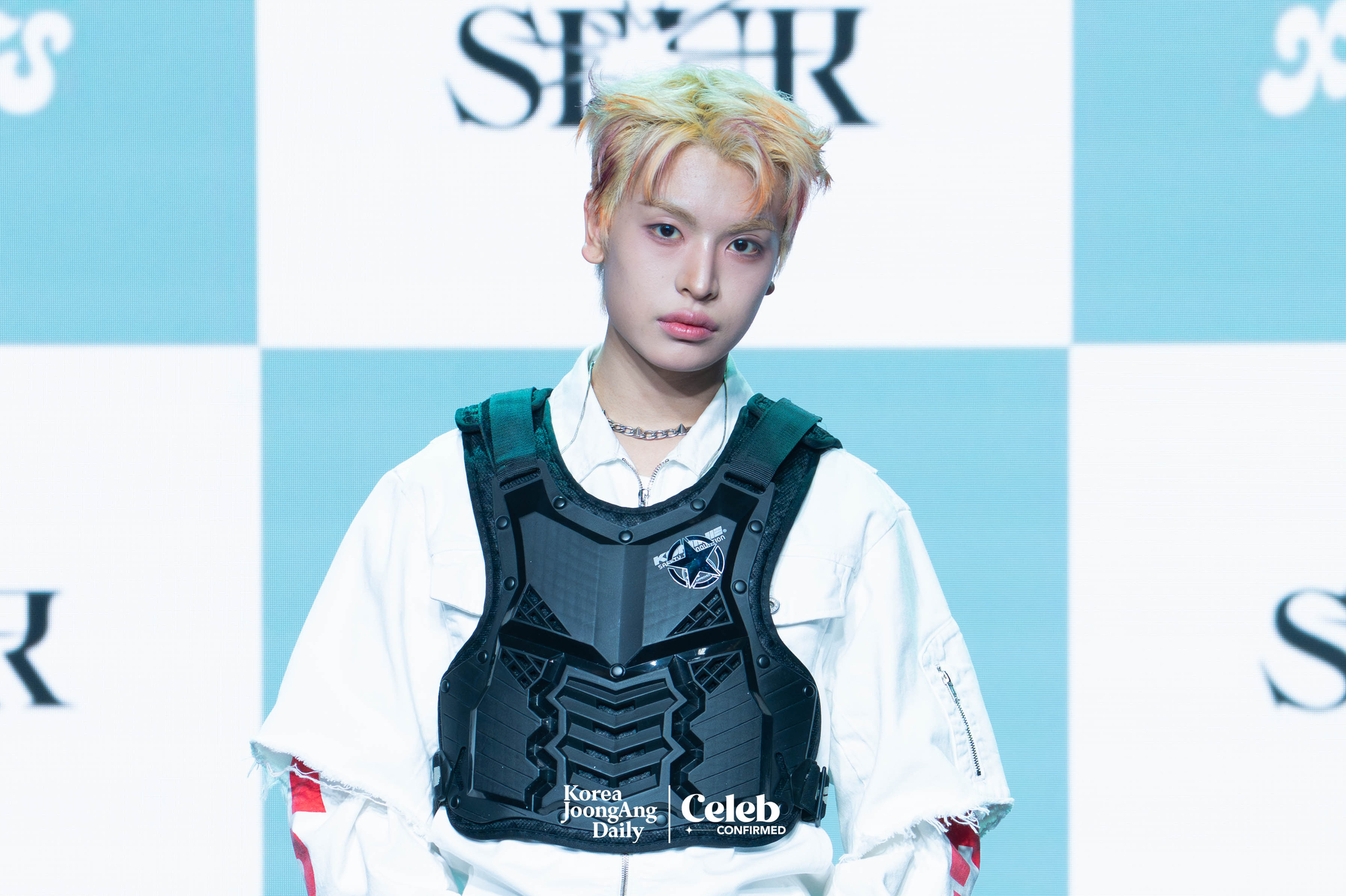 Xikers’ Yechan poses for photos during a showcase held on April 3 at the Ilchi Art Hall in Gangnam District, southern Seoul for the release of the fifth EP, ″House of Tricky: Spur.” [DANIELA GONZALEZ PEREZ]