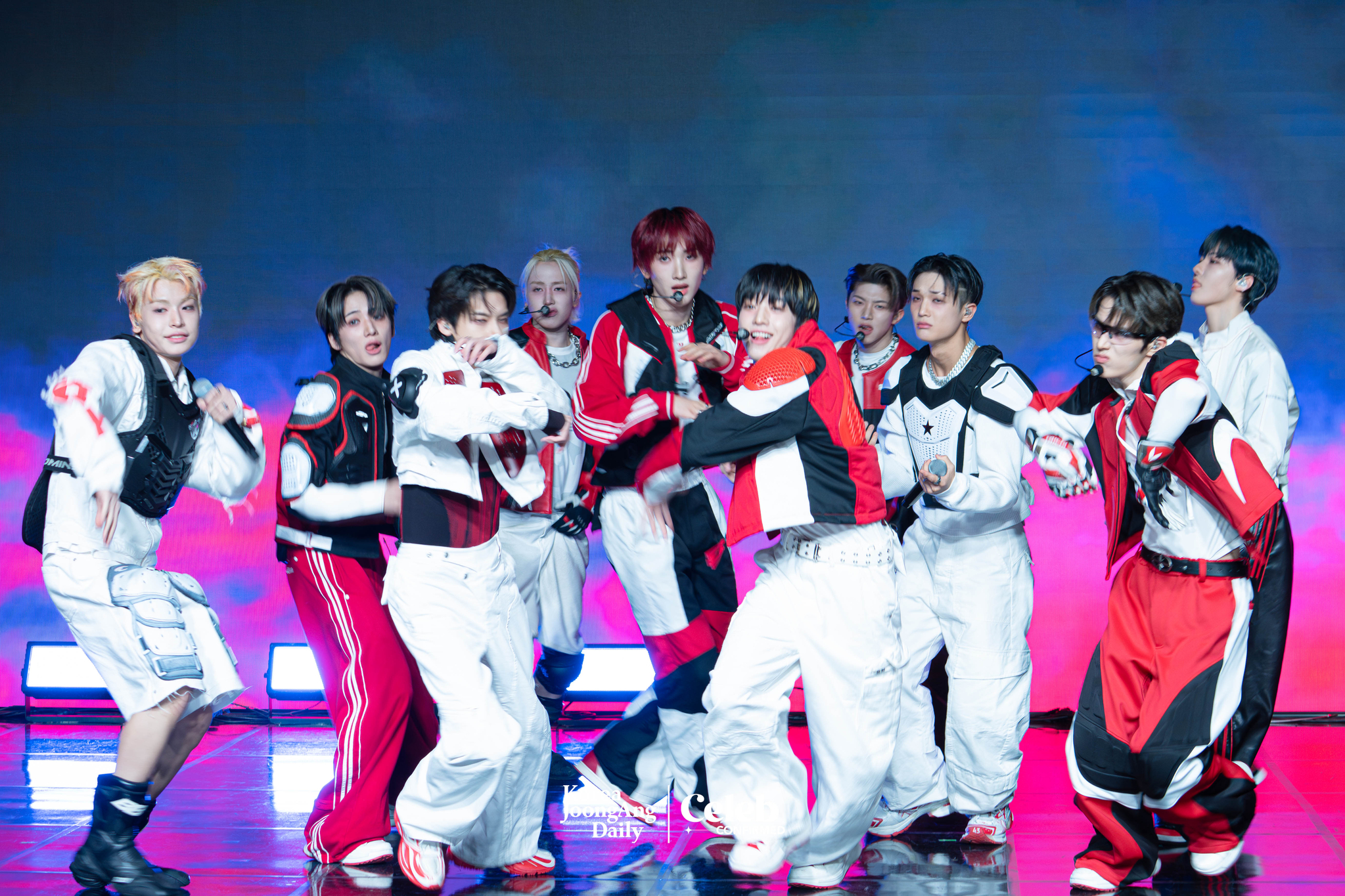 Boy band xikers performs lead track “Breathe” during a showcase held on April 3 at the Ilchi Art Hall in Gangnam District, southern Seoul for the release of the fifth EP, ″House of Tricky: Spur.” [DANIELA GONZALEZ PEREZ]