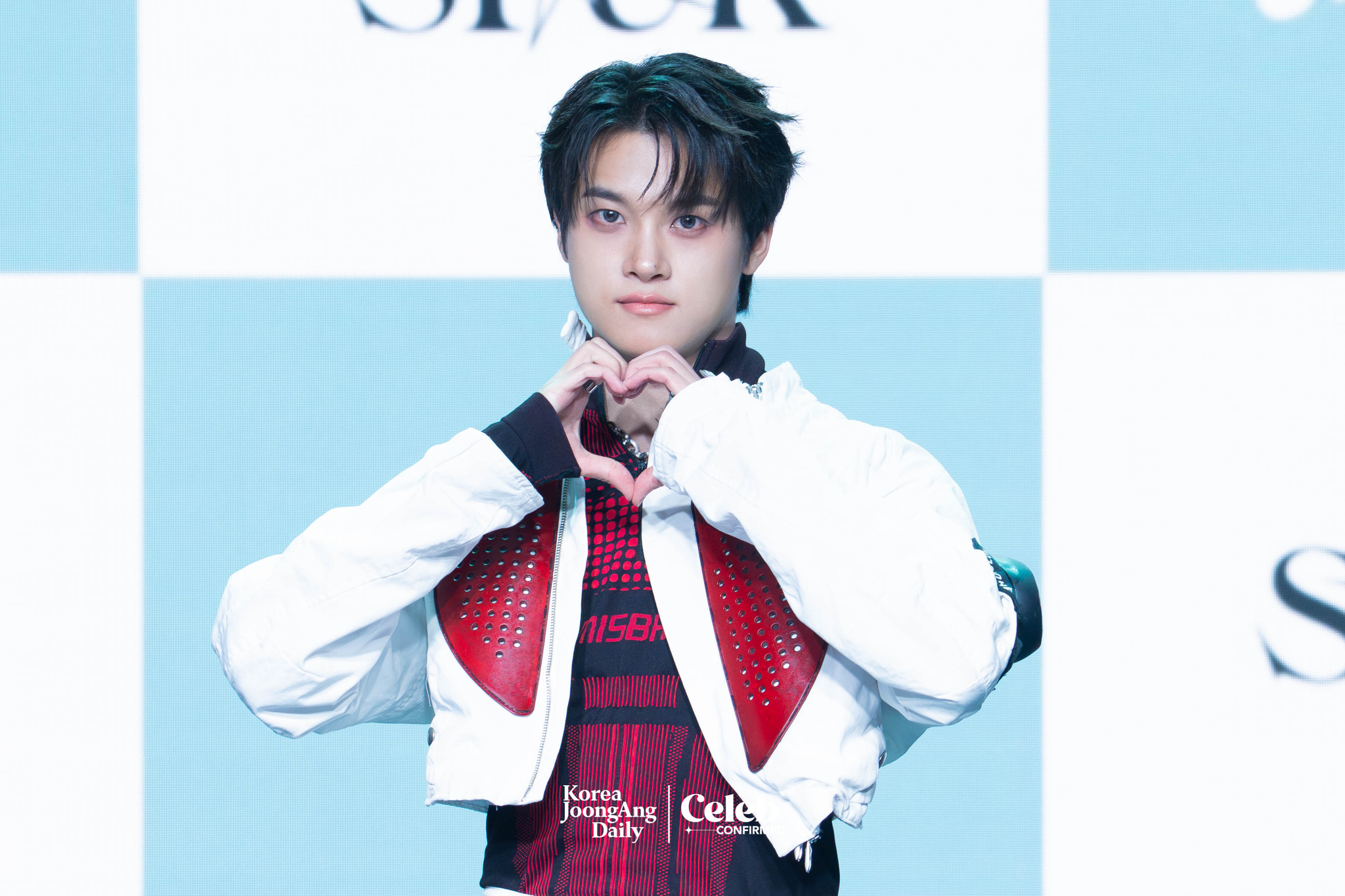 Xikers’ Junmin poses for photos during a showcase held on April 3 at the Ilchi Art Hall in Gangnam District, southern Seoul for the release of the fifth EP, ″House of Tricky: Spur.” [DANIELA GONZALEZ PEREZ]