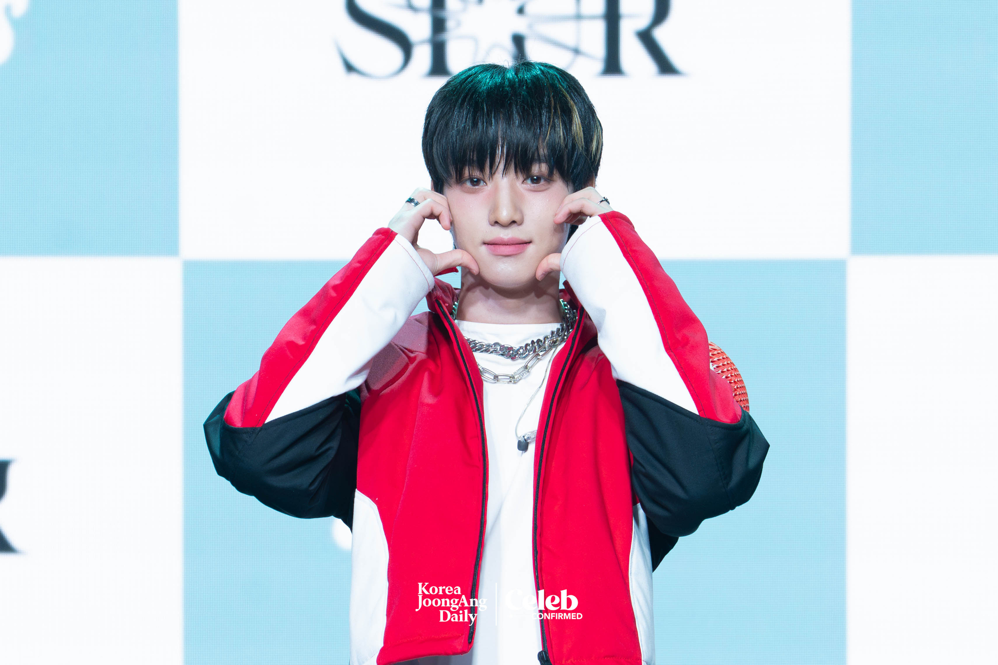 Xikers’ Yujun poses for photos during a showcase held on April 3 at the Ilchi Art Hall in Gangnam District, southern Seoul for the release of the fifth EP, ″House of Tricky: Spur.” [DANIELA GONZALEZ PEREZ]