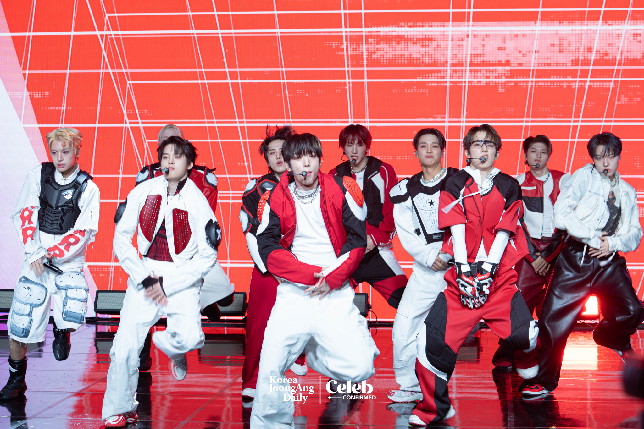 Boy band xikers performs lead track “Breathe” during a showcase held on April 3 at the Ilchi Art Hall in Gangnam District, southern Seoul for the release of the fifth EP, ″House of Tricky: Spur.” [DANIELA GONZALEZ PEREZ]