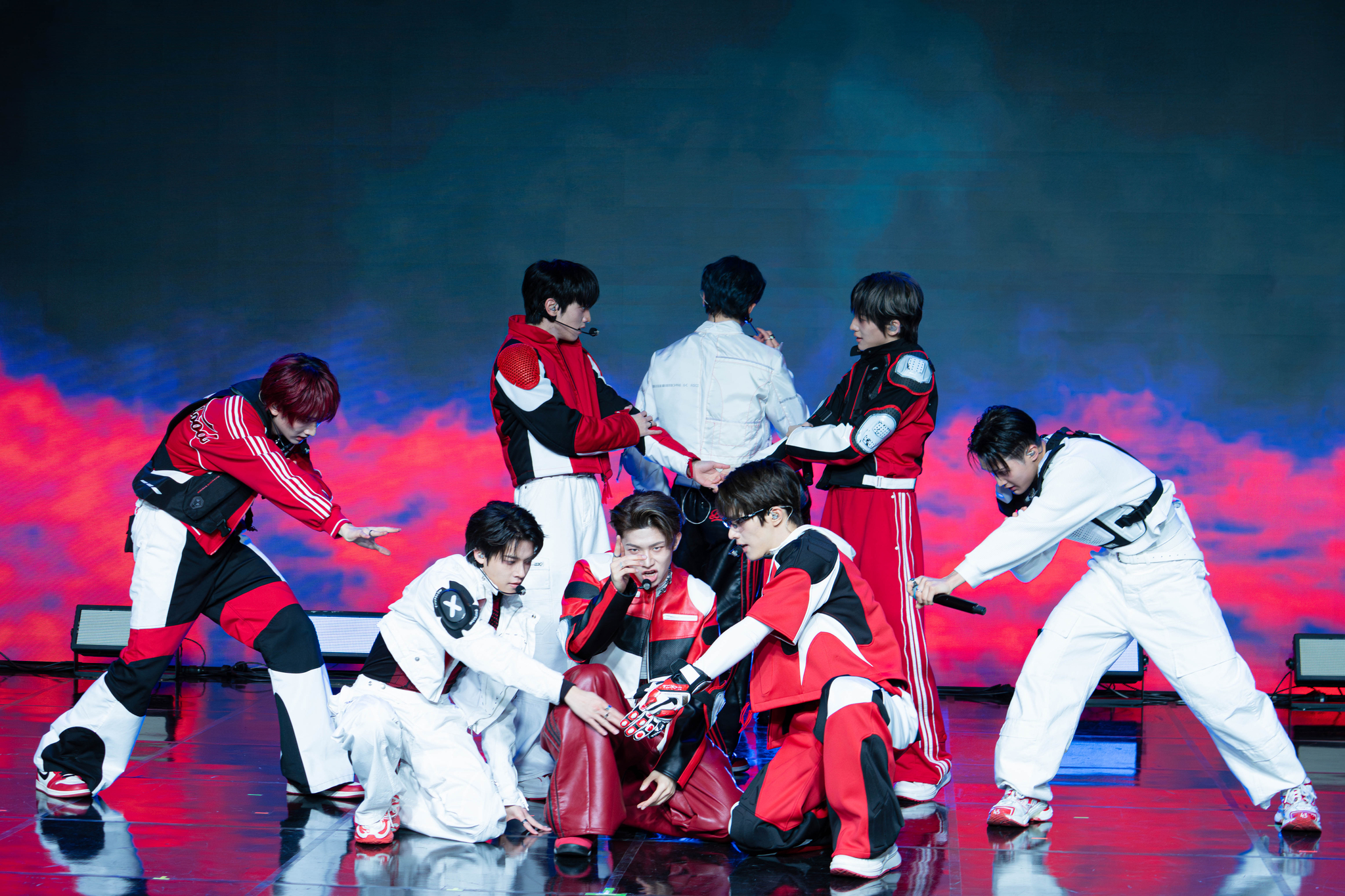 Members of boy band xikers perform the band's new song ″Breathe″ during a showcase held on April 3 at the Ilchi Art Hall in southern Seoul. [DANIELA GONZALEZ PEREZ]