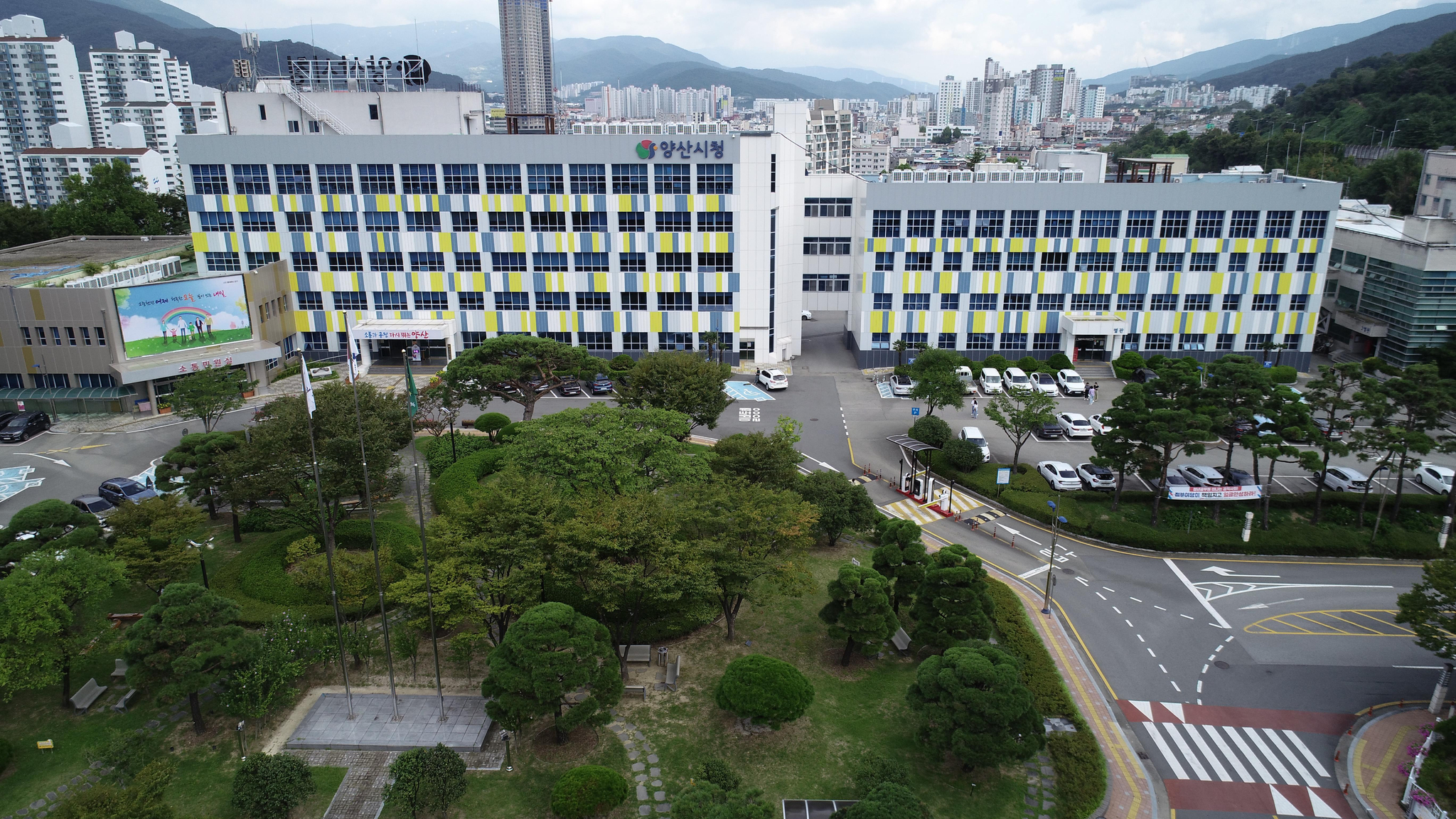 Yangsan City Office in South Gyeongsang [YANGSAN CITY OFFICE]