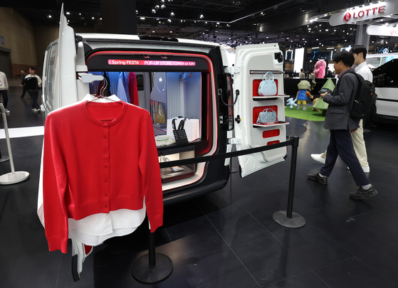 LG Electronics and Kia showcase their co-developed purpose-built vehicle, Spielraum Studio, at Goyang Kintex in Gyeonggi on April 3, ahead of the Seoul Mobility Show 2025 set to take place from April 4-13. [YONHAP]