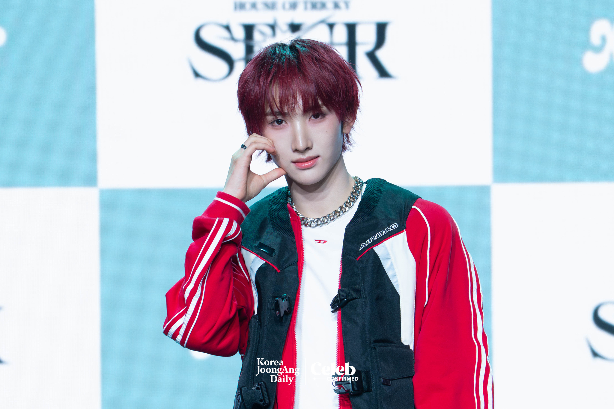 Xikers’ Seeun poses for photos during a showcase held on April 3 at the Ilchi Art Hall in Gangnam District, southern Seoul for the release of the fifth EP, ″House of Tricky: Spur.” [DANIELA GONZALEZ PEREZ]