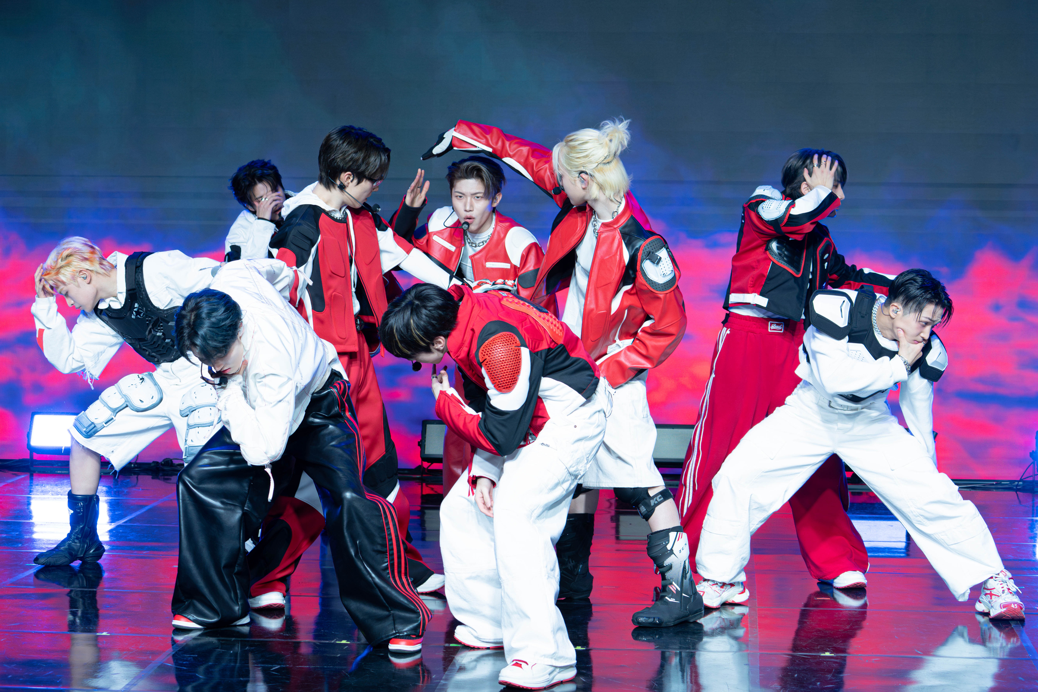 Members of boy band xikers perform the band's new song ″Breathe″ during a showcase held on April 3 at the Ilchi Art Hall in southern Seoul. [DANIELA GONZALEZ PEREZ]